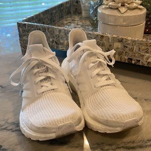 Women’s Adidas Boost Size 8.5